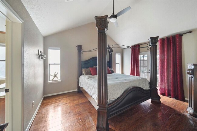 Building Photo - 10035 Red Wolf Ln