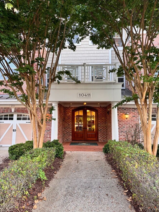 Building Photo - 2 Bedroom | 2 Bathroom Corner Unit Townhom...