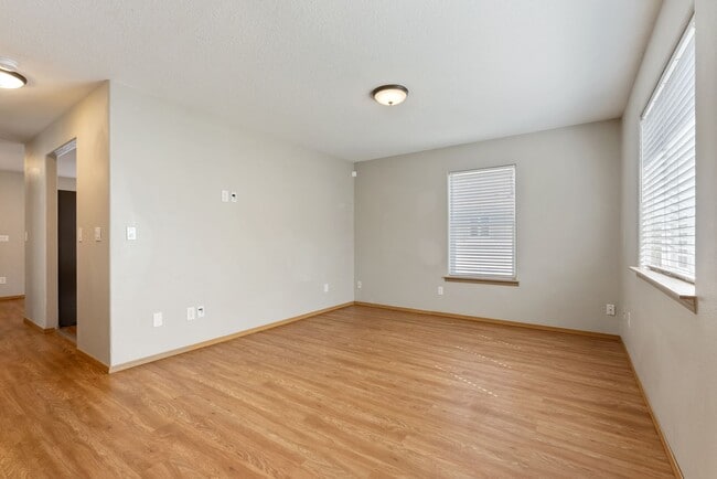 Building Photo - 3Bed/1.5 Bath House available