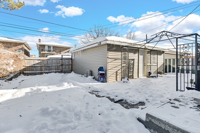 Building Photo - 403 Prairie Ave