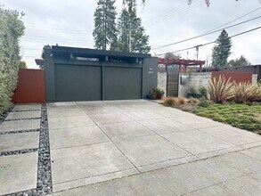 Building Photo - Modern 3 Bed 2 Bath Eichler in North Palo ...