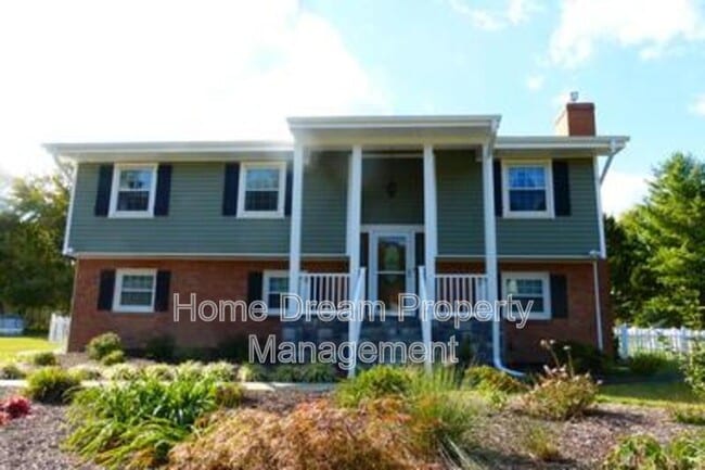 Building Photo - 836 Salem Dr