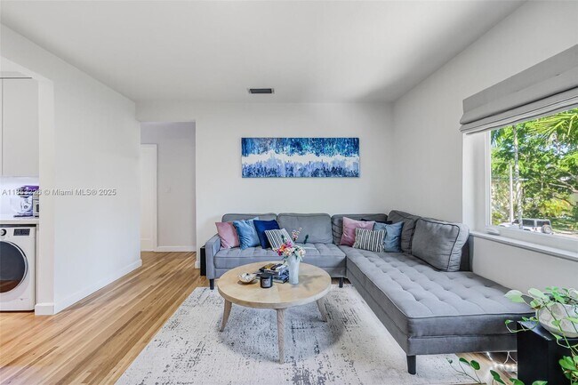 Building Photo - 7635 SW 56th Ave