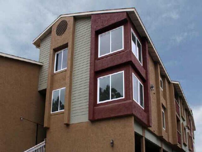 Building Photo - 7003 Saranac St