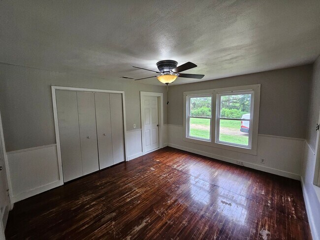 Building Photo - 1046 Miers St