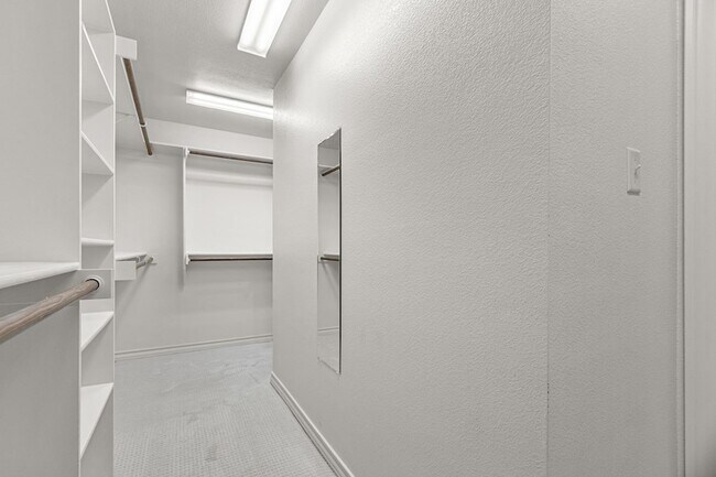 Building Photo - 5811 Oak Creek Drive