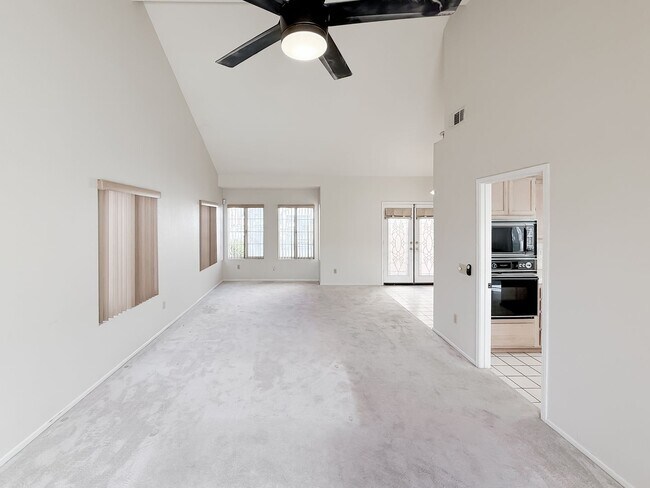 Building Photo - 40041 Zamura Ct
