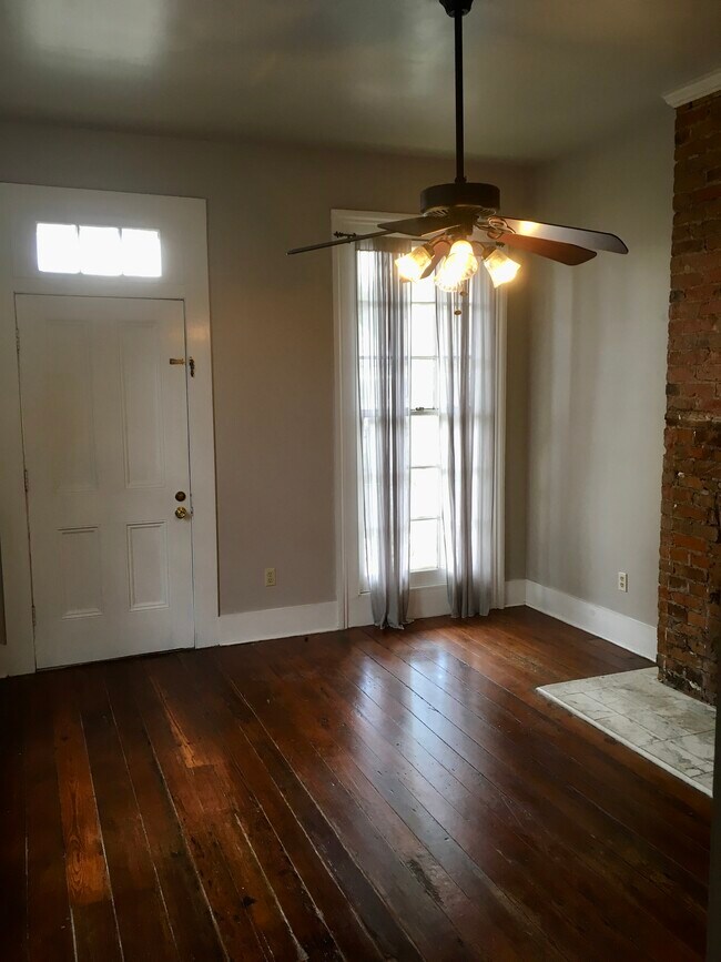 Building Photo - 1430 Melpomene St