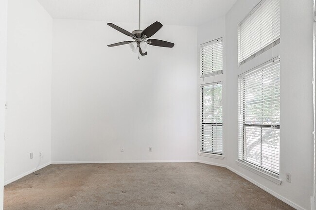 Building Photo - 3420 Country Club Dr W