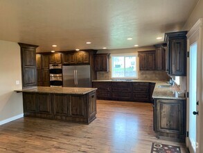 Building Photo - Beautiful 5 Bed/3.5 bath in Bountiful!