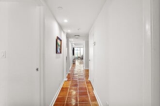 Building Photo - 529 S Flagler Dr