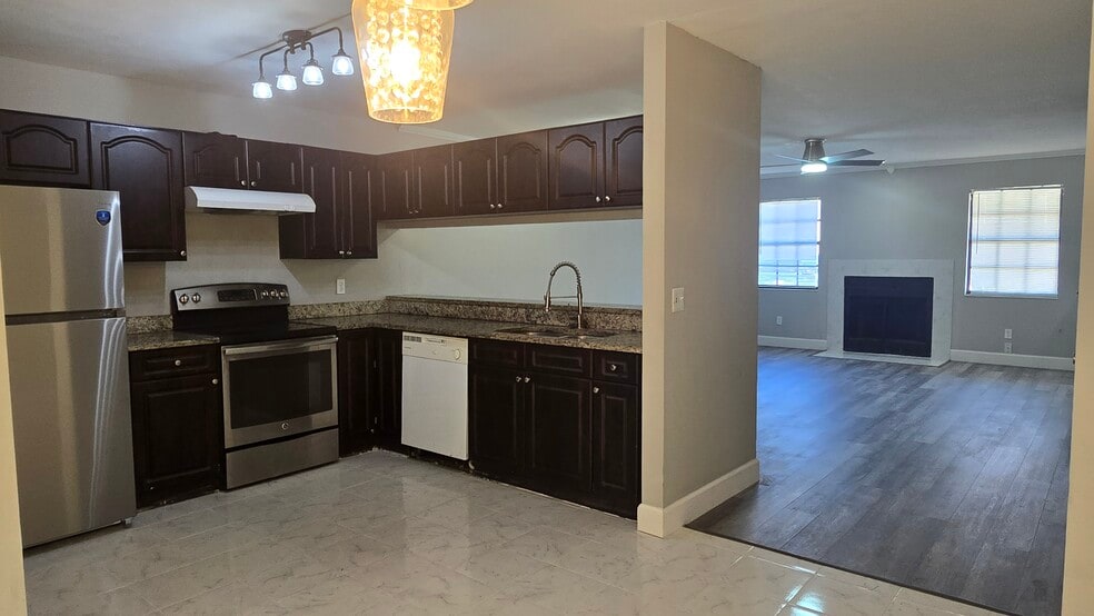 Building Photo - 12665 Castle Hill Dr