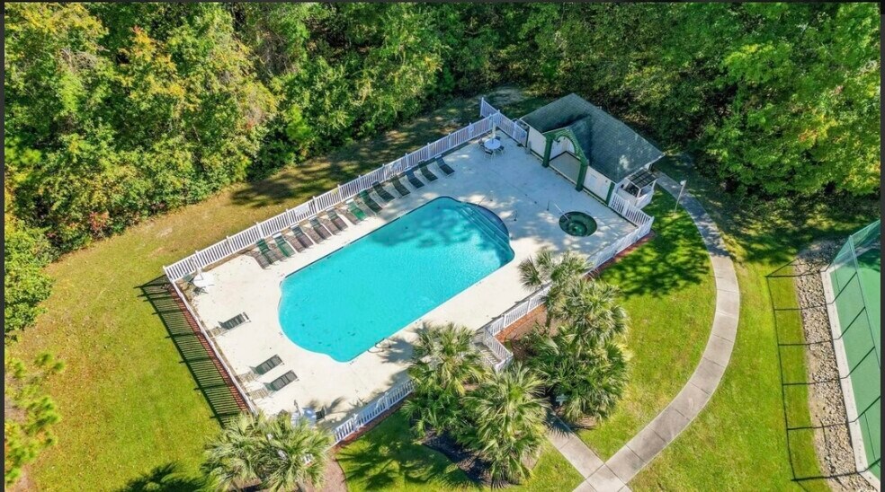 Building Photo - 615 Tupelo Ln