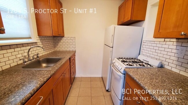 Building Photo - 1204 S Proctor St