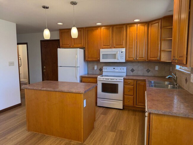 Building Photo - Open and Bright 3BD Home in Desirable Boulder Neighborhood