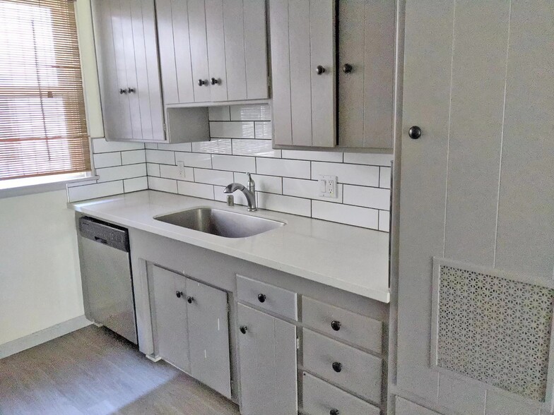 Building Photo - 6127 Romaine St