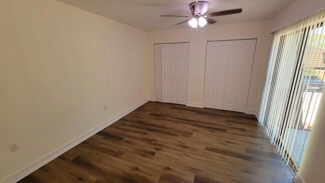 Building Photo - 117 1st Ct