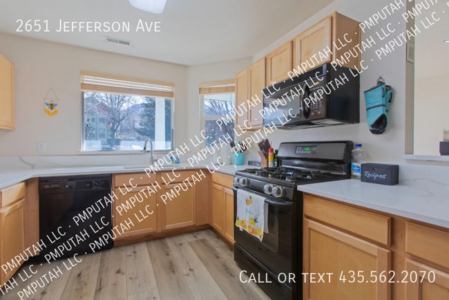 Building Photo - 2651 Jefferson Ave