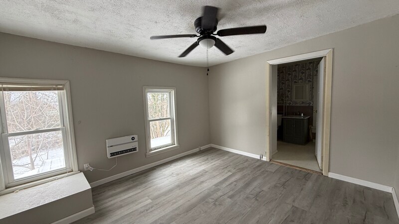 Building Photo - 235 E Main St