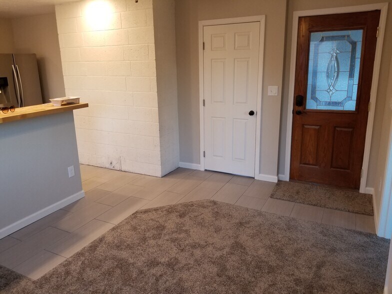 Casita Living Room - 389 N Donlee Dr