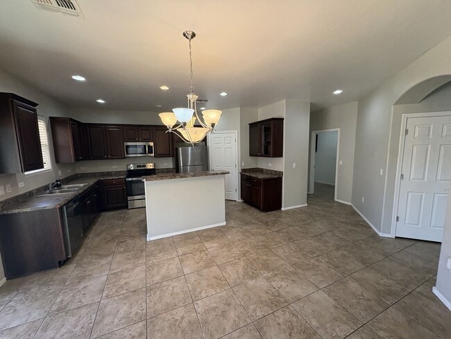 Building Photo - 2,500 sq ft 4 bedroom + Den home in Rancho Sahuarita