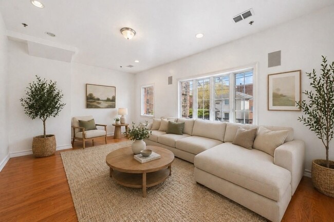 Building Photo - 239 Baldwin Ave