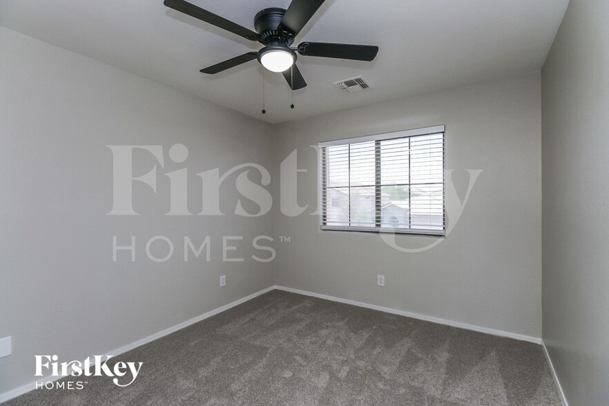 Building Photo - 1168 W Desert Basin Dr