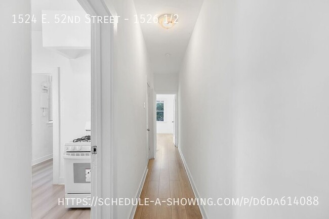 Building Photo - Newly updated beautiful upper 1 Bedroom + ...