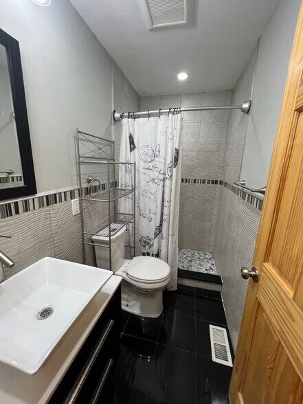 Building Photo - 152 Winchester St