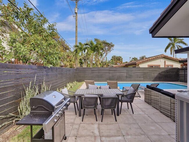 Building Photo - 5501 NE 18th Terrace