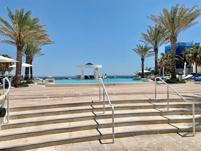 Building Photo - 3101 S Ocean Dr