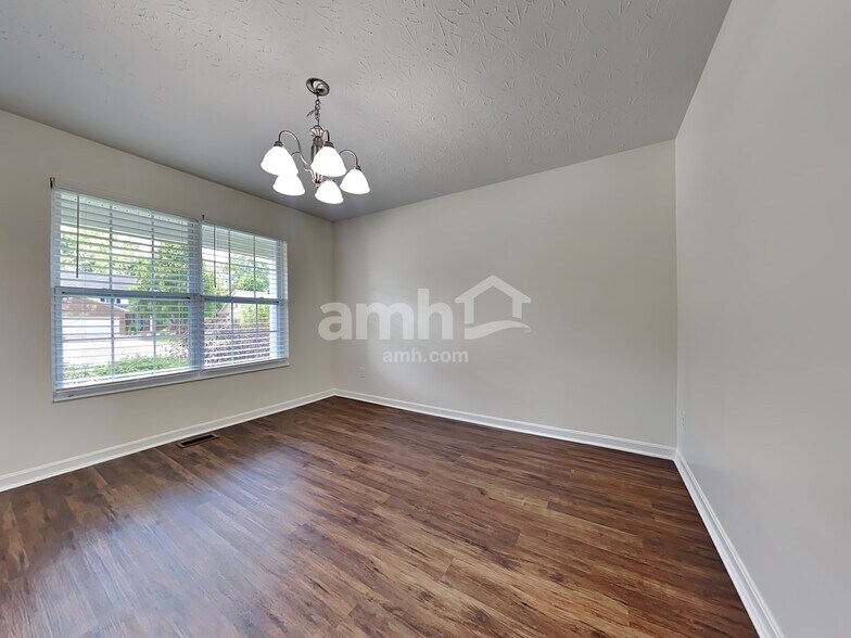 Building Photo - 3260 Blue Springs Dr