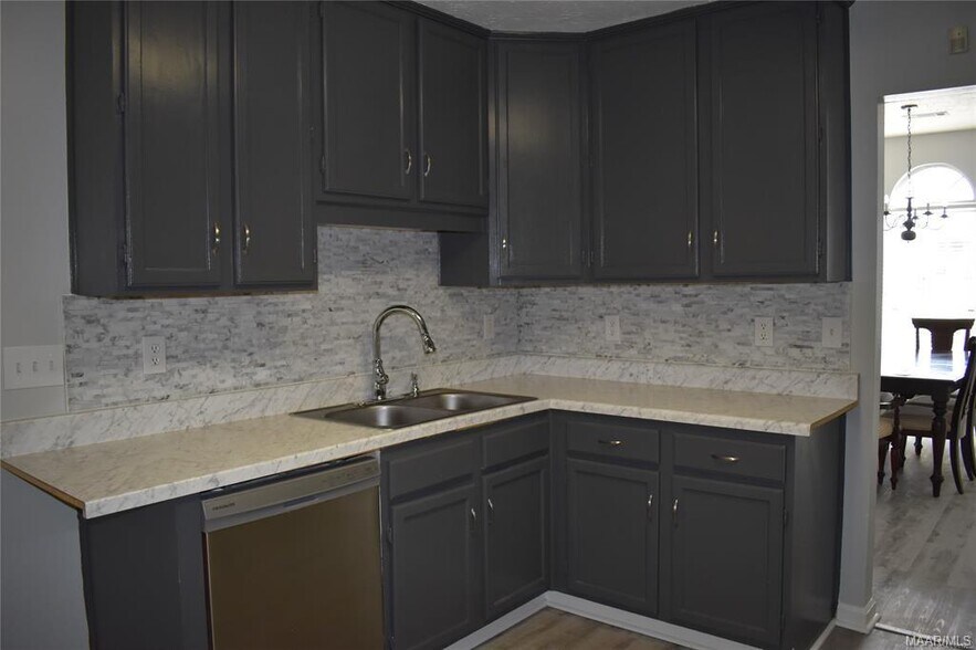 Building Photo - 6301 Scenic Dr