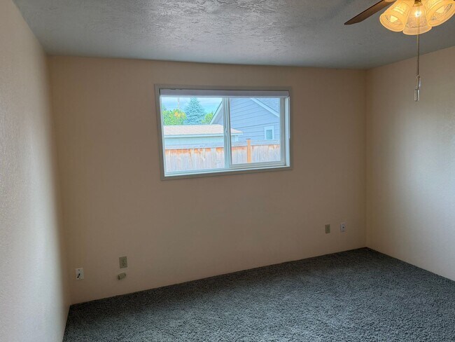 Building Photo - Updated two-bedroom one bathroom duplex in Thurston!