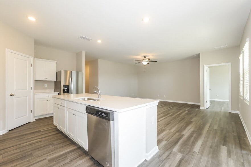 Building Photo - 39 Hyde Park