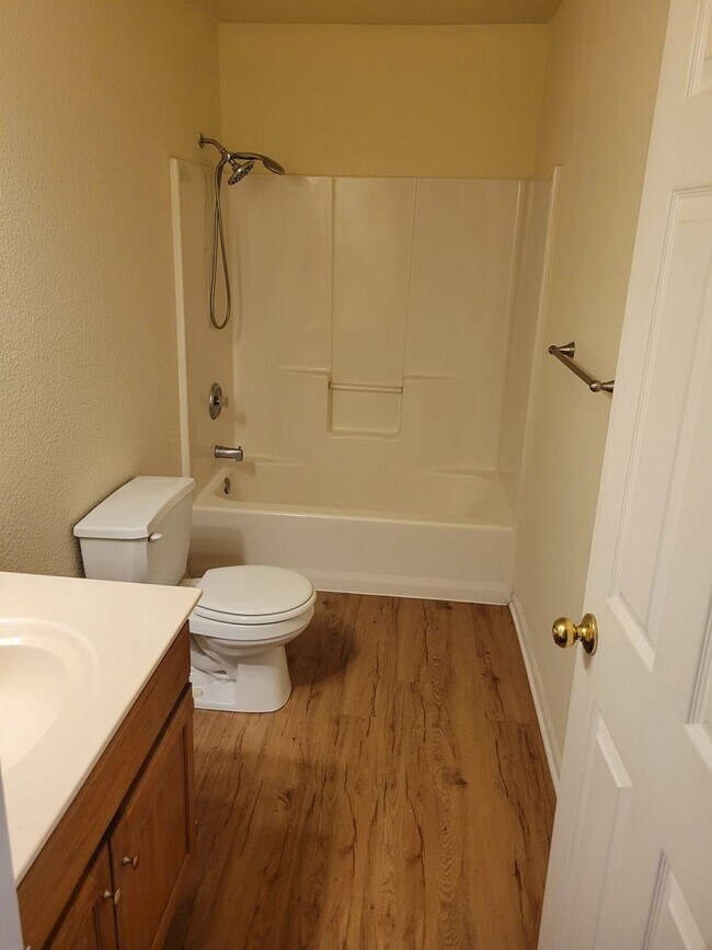 Building Photo - 4522 Waterloo Dr