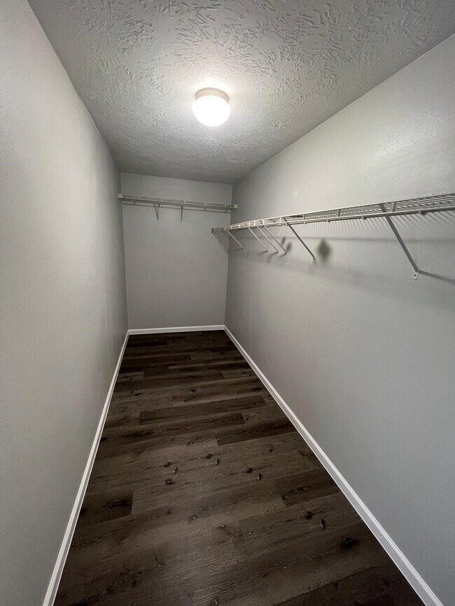 Building Photo - 19451 Nasworthy Dr