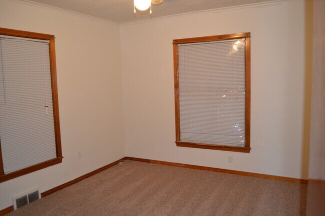 Building Photo - Court St Duplex