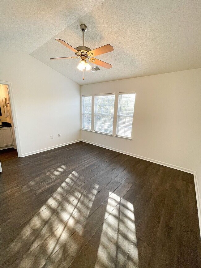 Building Photo - Single Family Home