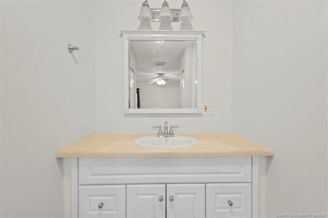 Building Photo - 517 SW College Park Rd