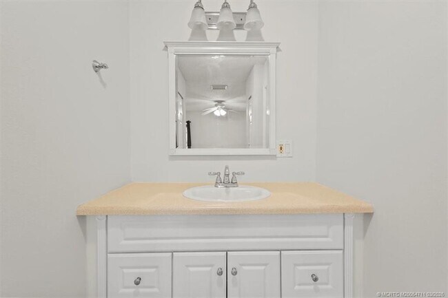 Building Photo - 517 SW College Park Rd