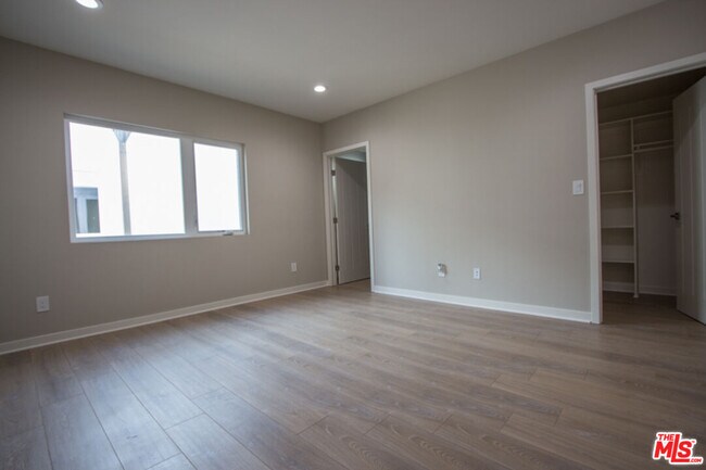 Building Photo - 4924 Laurel Canyon Blvd