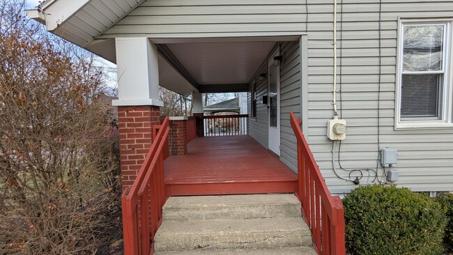 Building Photo - Charming 3-bedroom, 1-bathroom home located in the vibrant city of Akron