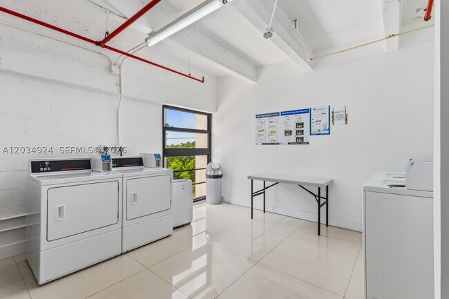 Building Photo - 575 Crandon Blvd