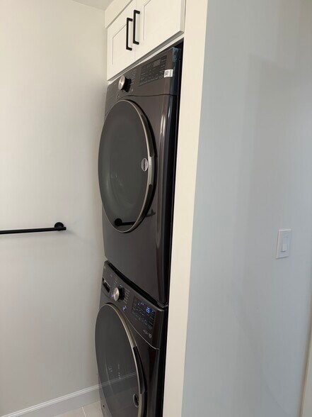 Building Photo - 35 Gena Ct