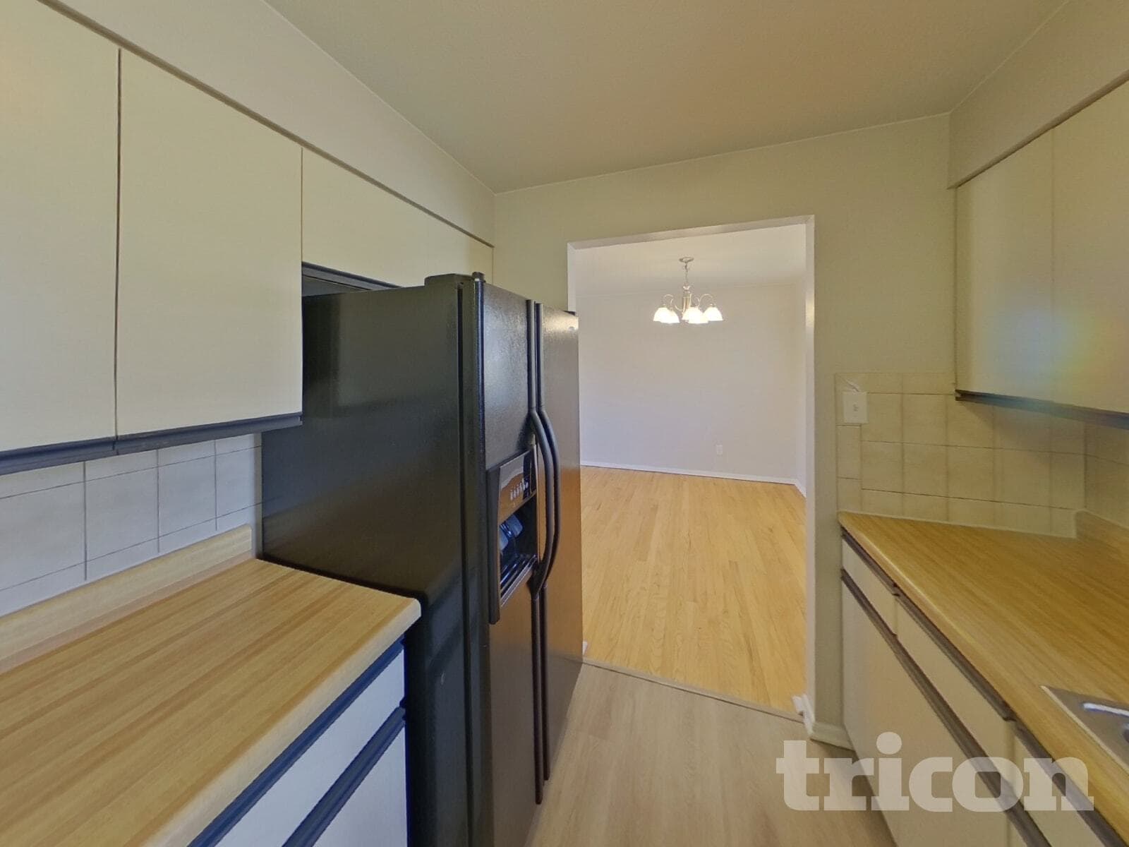 Building Photo - 2011 N Circle Dr