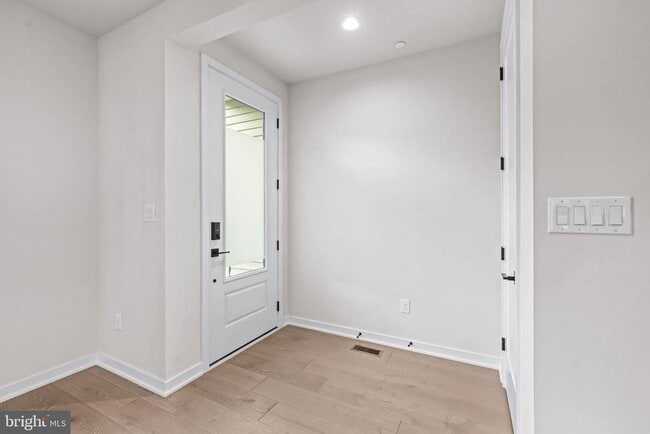 Building Photo - 401 HARTNUP St