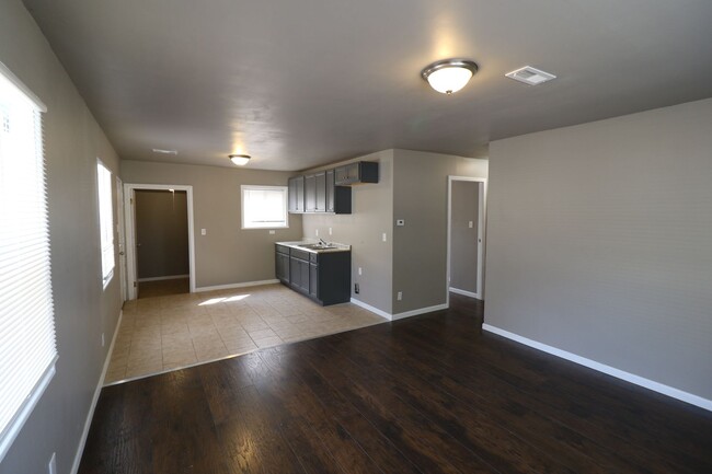 Building Photo - 4 Bedroom Ranch w/ Garage
