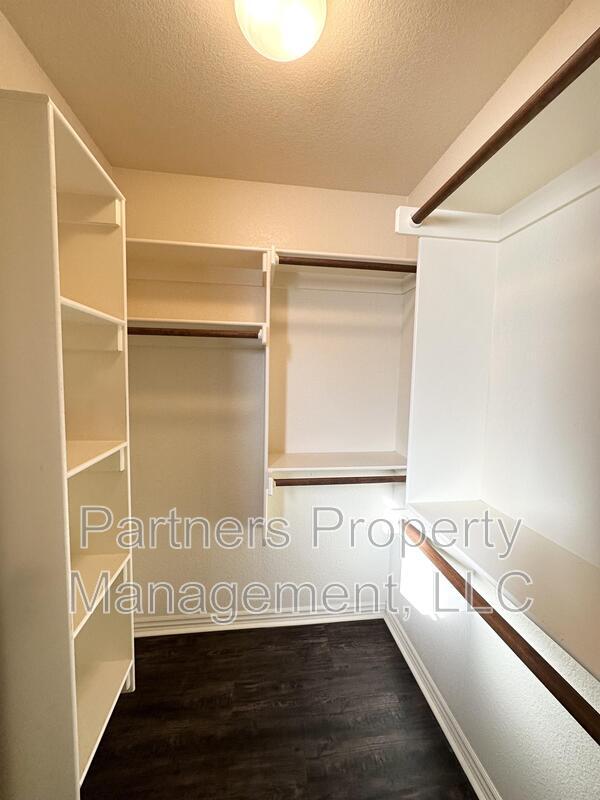 Building Photo - 2673 N Miranda St