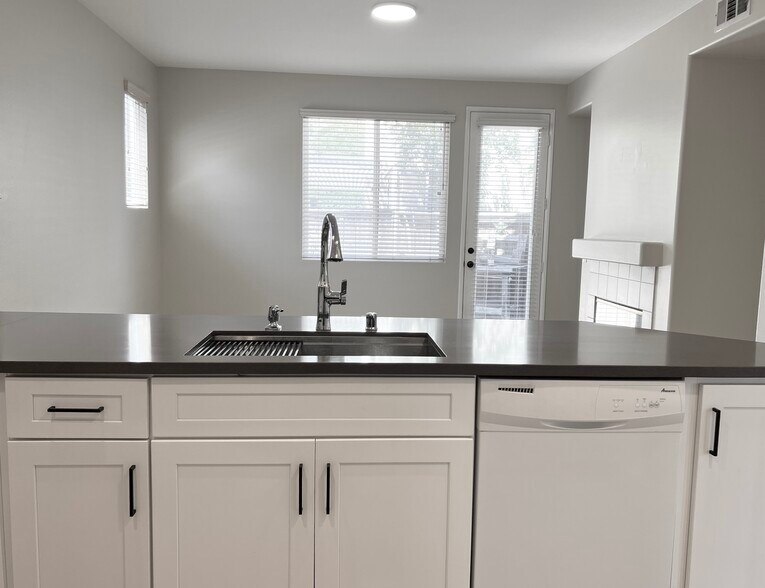 Building Photo - 15 Rue Du Chateau